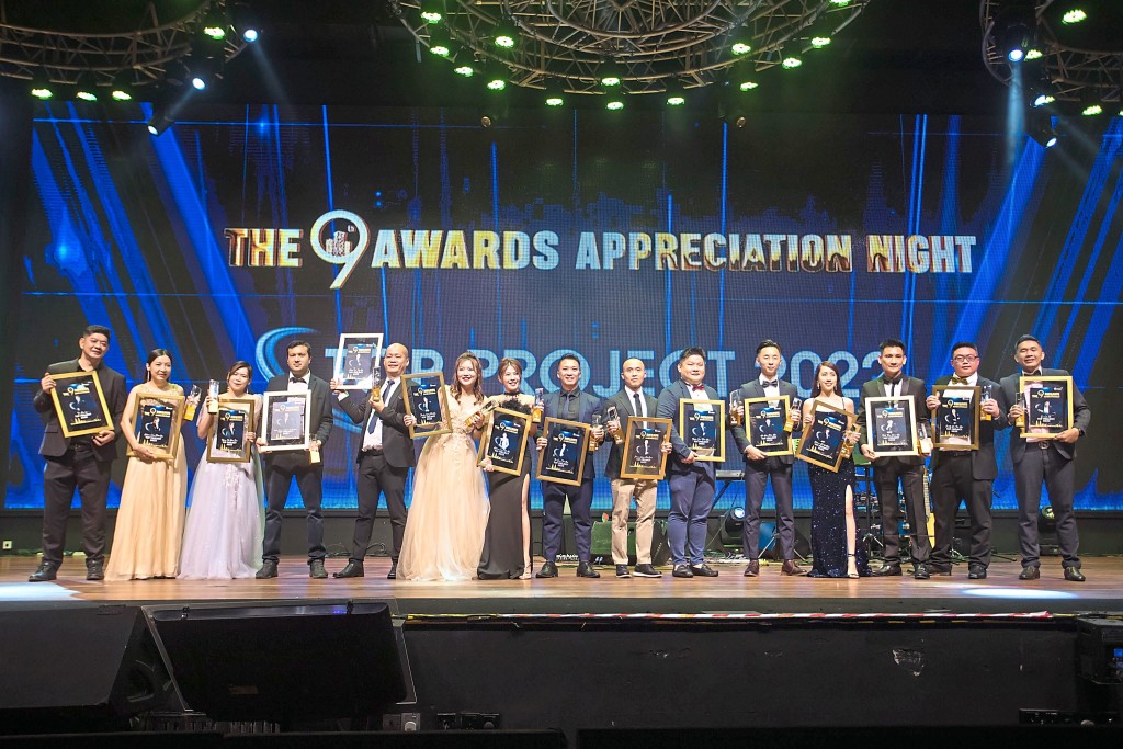 The top performers of 2022 hold their awards during the company’s awards appreciation night.