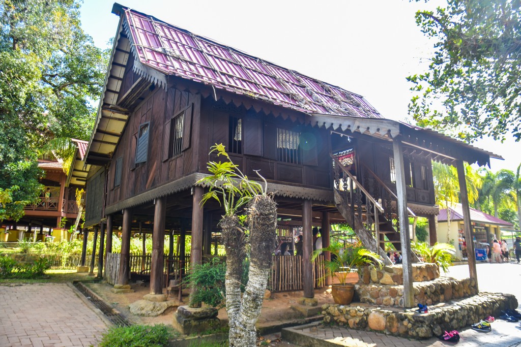 Traditional Malay architecture can provide wisdom to be considered.