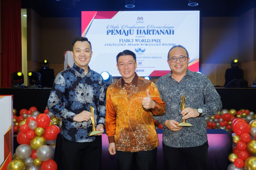 Tan, Nga and Lee posing at the ceremony.